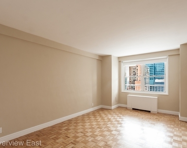 251 East 32nd Street - Photo Thumbnail 2