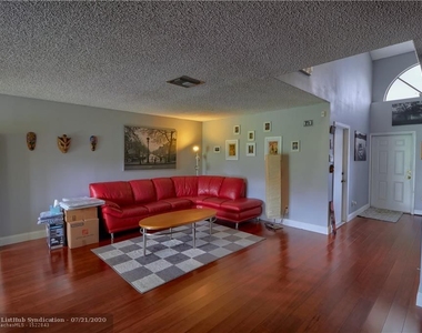 3613 Inverrary Blvd - Photo Thumbnail 5