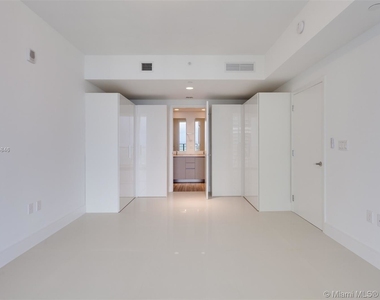 1010 Brickell Av - Photo Thumbnail 7