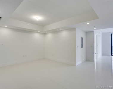 1010 Brickell Av - Photo Thumbnail 4