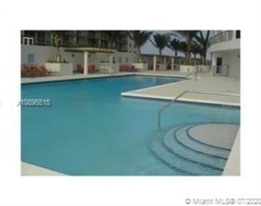 1750 N Bayshore Dr - Photo Thumbnail 10