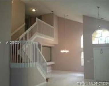 4729 Nw 115th Ave - Photo Thumbnail 2