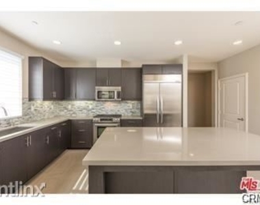 12895 Runway Rd Apt 3 # Apt - Photo Thumbnail 2