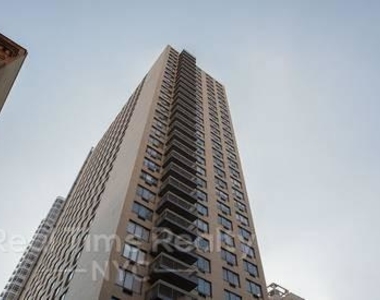 East 33rd Street - Photo Thumbnail 0