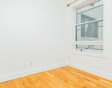 259 Albany Avenue - Photo Thumbnail 4