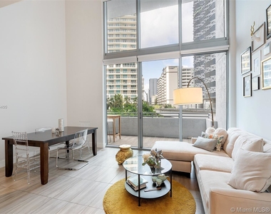 1050 Brickell Ave - Photo Thumbnail 3