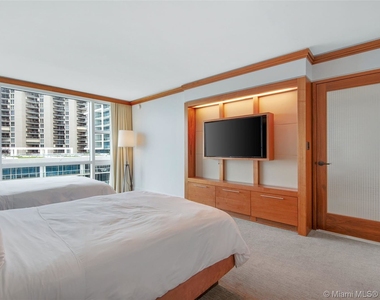 6801 Collins Ave - Photo Thumbnail 9