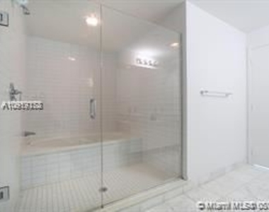 888 Biscayne Blvd Apt 5104 - Photo Thumbnail 17