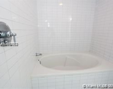 888 Biscayne Blvd Apt 5104 - Photo Thumbnail 18