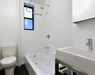 82 West Washington Place - Photo Thumbnail 9