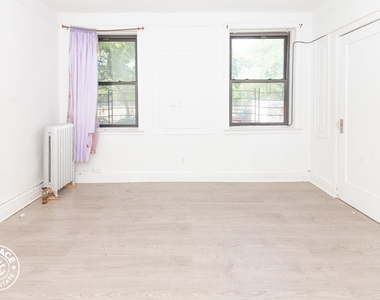 HUGE ROOM AVAILABLE NEAR PROSPECT PARK AND B/Q TRAINS - Photo Thumbnail 3