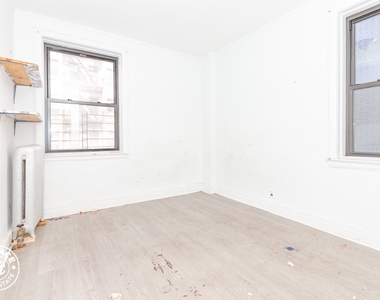 HUGE ROOM AVAILABLE NEAR PROSPECT PARK AND B/Q TRAINS - Photo Thumbnail 6