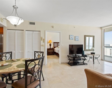 6365 Collins Ave - Photo Thumbnail 2