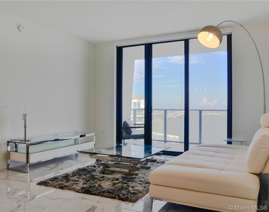 1010 Brickell Av - Photo Thumbnail 2