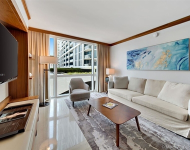 6801 Collins Ave - Photo Thumbnail 3