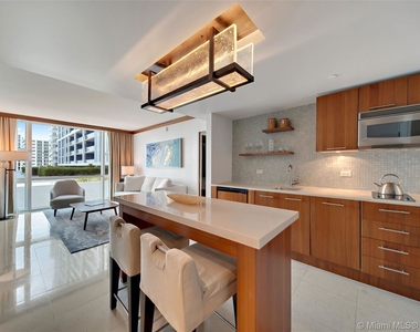 6801 Collins Ave - Photo Thumbnail 9