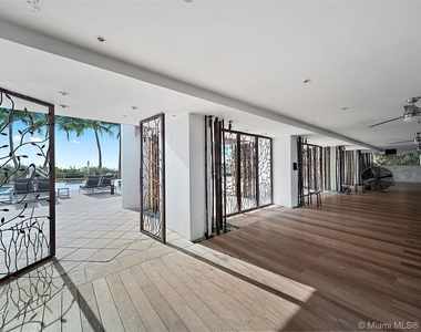 6801 Collins Ave - Photo Thumbnail 32