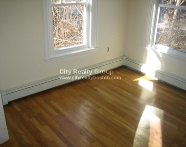 9 Oak Square Ave. - Photo Thumbnail 5