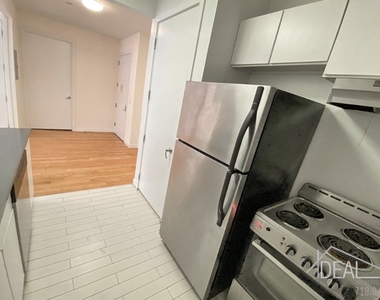 924 Metropolitan Avenue - Photo Thumbnail 6