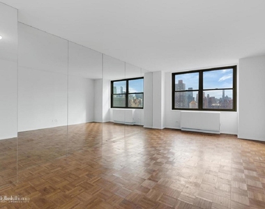 301 East 79th St - Photo Thumbnail 1