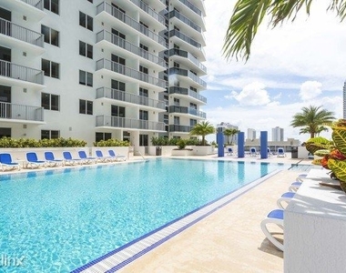 1601 Northeast Miami Place - Photo Thumbnail 2