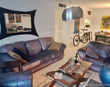 3588 Collins Ave - Photo Thumbnail 1