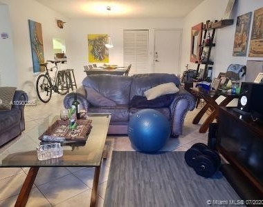 3588 Collins Ave - Photo Thumbnail 2