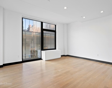 401 West 33rd Street - Photo Thumbnail 10