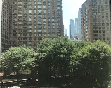 400 West 63rd Street - Photo Thumbnail 5