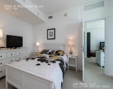 300 S Biscayne Blvd - Photo Thumbnail 8