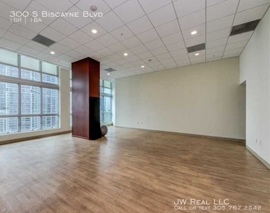 300 S Biscayne Blvd - Photo Thumbnail 13