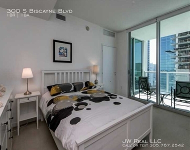 300 S Biscayne Blvd - Photo Thumbnail 7