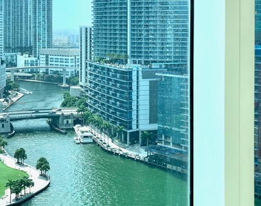 900 Brickell Key Blvd - Photo Thumbnail 7