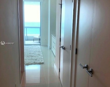 6899 Collins Ave - Photo Thumbnail 12