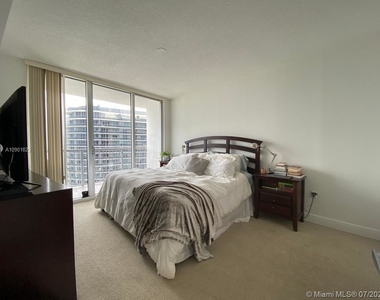 1750 N Bayshore Drive - Photo Thumbnail 10