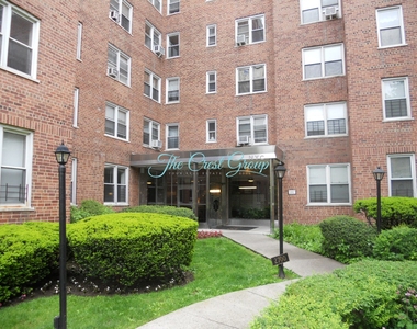 2700 Henry Hudson Parkway - Photo Thumbnail 11