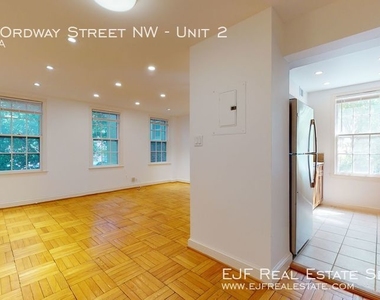 2723 Ordway Street Nw - Photo Thumbnail 3