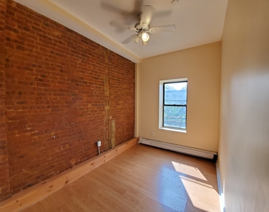 248 Hancock St - Photo Thumbnail 7