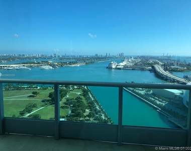 900 Biscayne Blvd - Photo Thumbnail 2