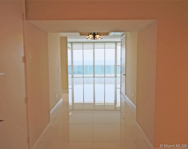 16001 Collins Ave - Photo Thumbnail 4