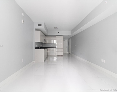 1010 Brickell Ave - Photo Thumbnail 6