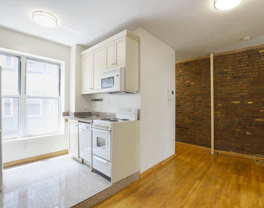 520 East 11th Street - Photo Thumbnail 3