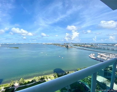 1800 N Bayshore Dr Apt 2907 - Photo Thumbnail 2