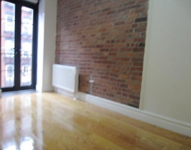 89 CLINTON STREET - Photo Thumbnail 3