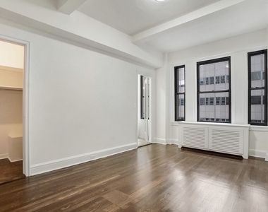 140 East 46th Street - Photo Thumbnail 2