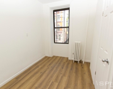 160 East 102nd Street - Photo Thumbnail 4