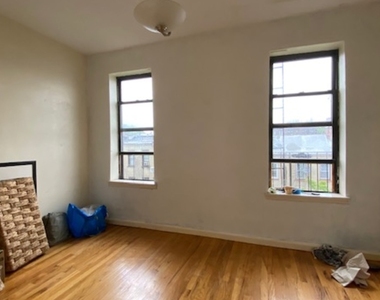 1061 Bergen St - Photo Thumbnail 4