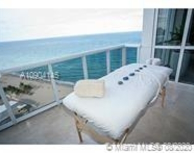 18201 Collins Ave - Photo Thumbnail 10