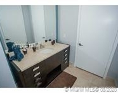 18201 Collins Ave - Photo Thumbnail 18