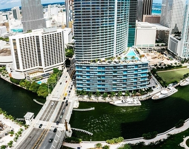 485 Brickell Ave - Photo Thumbnail 16